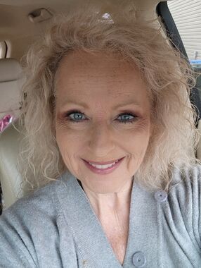 Meet your Posher, Lynnia